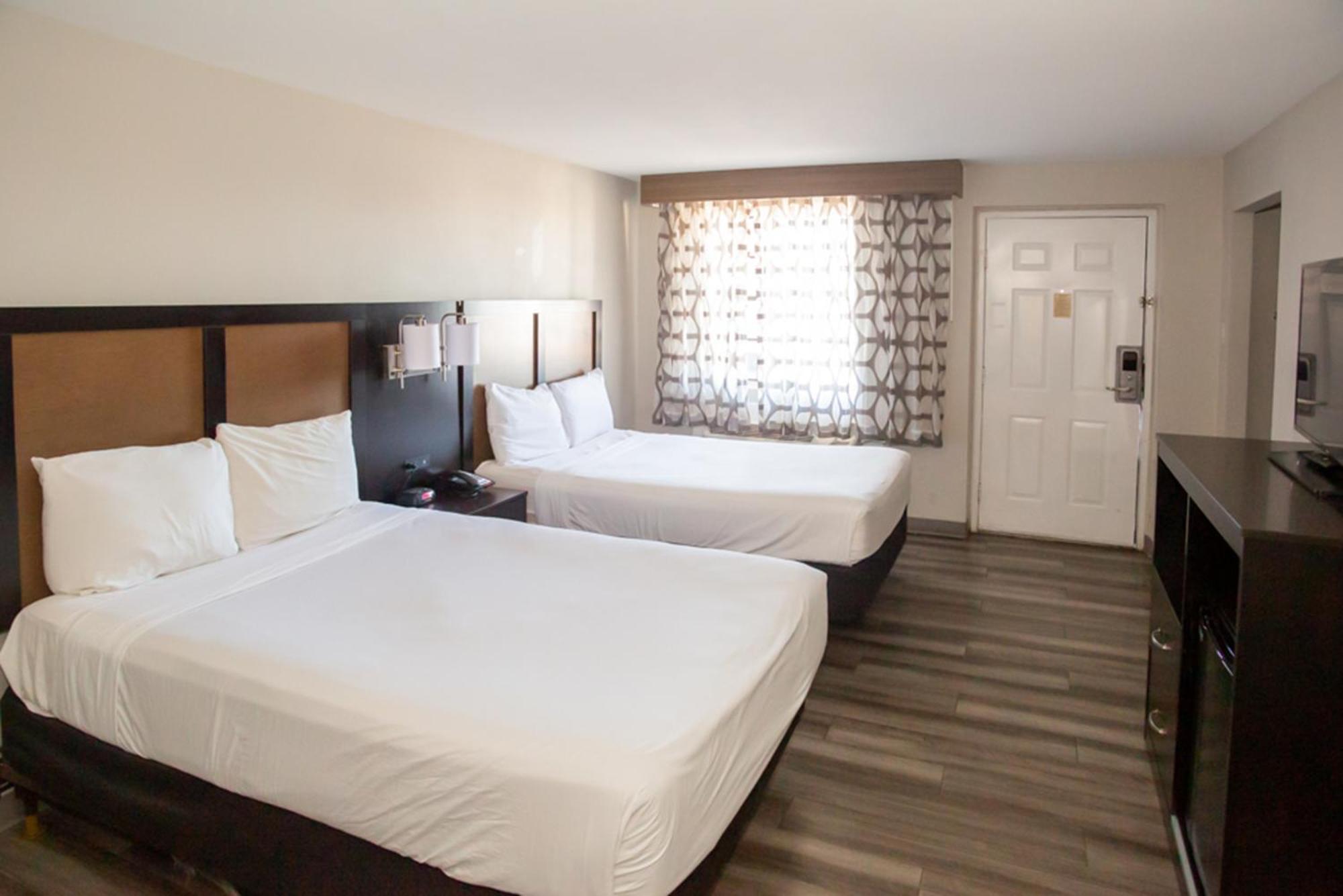 Baymont By Wyndham Austin University Area Ngoại thất bức ảnh