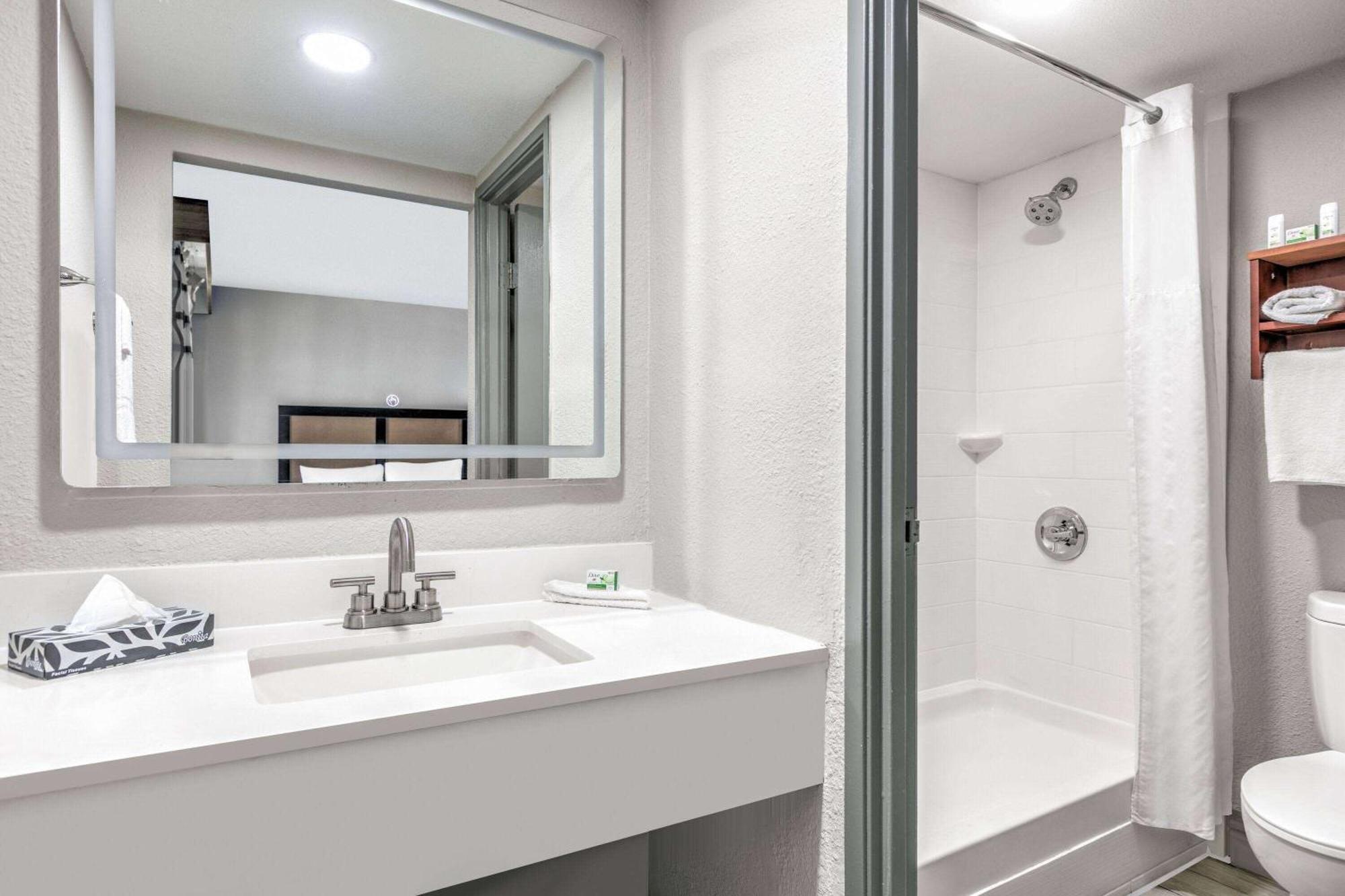 Baymont By Wyndham Austin University Area Ngoại thất bức ảnh
