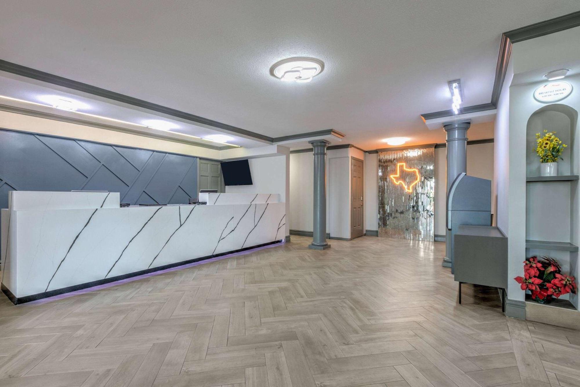 Baymont By Wyndham Austin University Area Ngoại thất bức ảnh