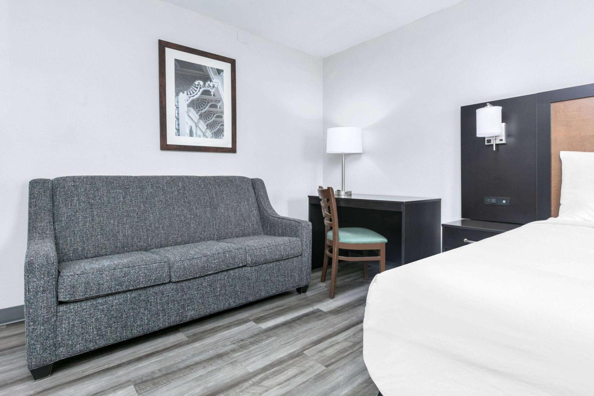Baymont By Wyndham Austin University Area Ngoại thất bức ảnh