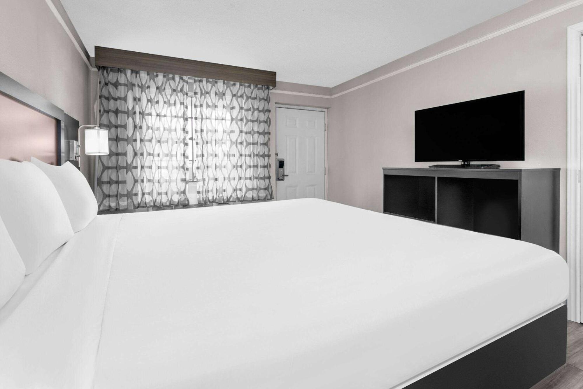 Baymont By Wyndham Austin University Area Ngoại thất bức ảnh