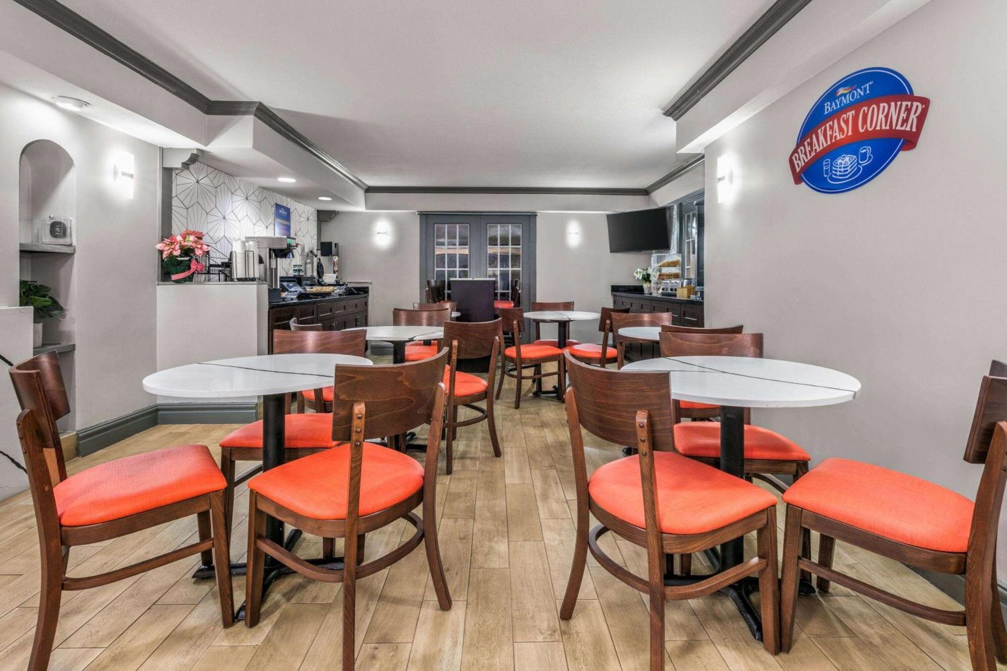 Baymont By Wyndham Austin University Area Ngoại thất bức ảnh
